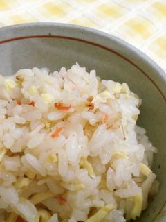簡単☆きれい色☆かにかまの炊き込みご飯☆-レシピのメイン写真
