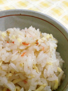 簡単☆きれい色☆かにかまの炊き込みご飯☆-レシピのメイン写真