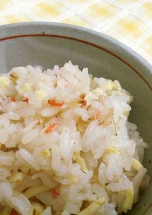 簡単☆きれい色☆かにかまの炊き込みご飯☆-レシピのメイン写真