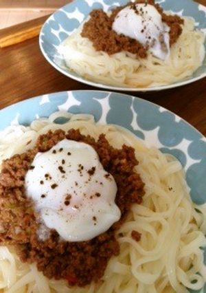 簡単美味♪肉味噌うどん〜温泉卵のせ〜-レシピのメイン写真