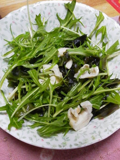 酢の物の残こり酢でわかめ水菜サラダ-レシピのメイン写真
