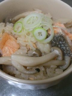 醤油バターが香ばしい♪鮭の炊き込みご飯-レシピのメイン写真