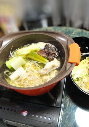 鶏手羽元と干ししいたけの塩山椒鍋-レシピのメイン写真