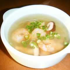 รูปของ エビと春雨の中華スープ♪