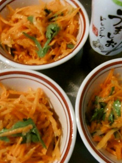 人参たっぷり、春菊とのドレッシング和え-レシピのメイン写真