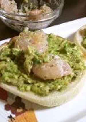 イングリッシュマフィンのアボカドサンド♪-レシピのメイン写真