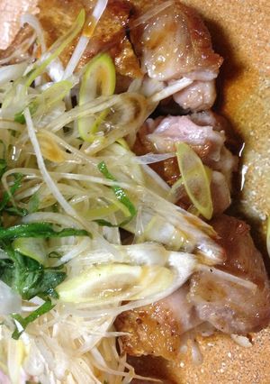 ネギたっぷり！な鳥もも肉のソテー-レシピのメイン写真