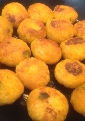 冷やご飯でモチモチかぼちゃ団子！-レシピのメイン写真