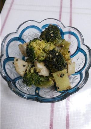 ブロッコリーと里芋のごま味噌和え-レシピのメイン写真