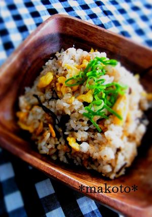 塩こんぶと卵とごまのチャーハン-レシピのメイン写真