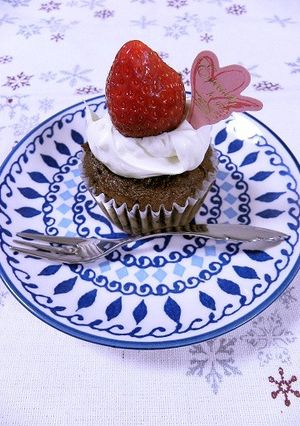チーズクリームと苺のココアカップケーキ-レシピのメイン写真