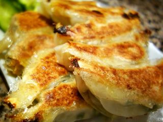 超簡単！羽根付き餃子の作り方と焼き方