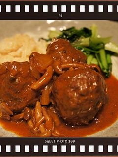 赤ワインで煮込む簡単ハンバーグ-レシピのメイン写真