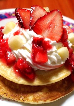 ハワイ風パンケーキ♡生クリーム&苺ソース-レシピのメイン写真