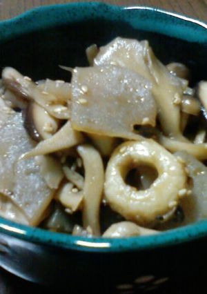 キノコと竹輪・こんにゃくの煎り煮-レシピのメイン写真