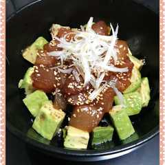 รูปของ 韓国風 マグロとアボカドの濃厚ユッケ丼