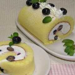 รูปของ チーズとブルーベリーのロールケーキ
