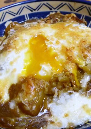 超簡単でうまい！卵のっけ焼きチーズカレー-レシピのメイン写真