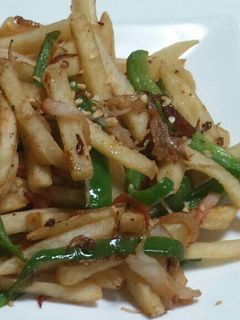 ☆ﾋﾟｰﾏﾝとﾎﾟﾃﾄのｺﾝｿﾒ炒め☆ by ﾐｨｱのﾏﾏ。 【クックパッド】 簡単