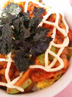 超簡単!アボカドキムチのオムレツ丼♪-レシピのメイン写真