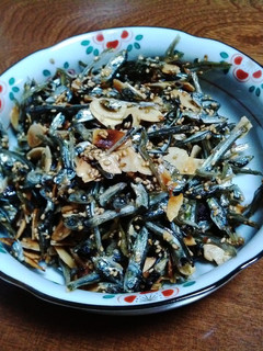 食べる煮干しで甘辛アーモンドごま和え-レシピのメイン写真
