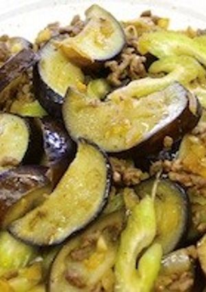 ナスとシャキシャキセロリの牛挽肉炒め-レシピのメイン写真