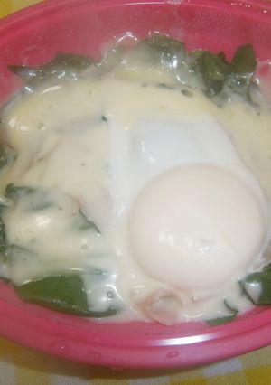 シリコンスチーマーでほうれん草と目玉焼き-レシピのメイン写真