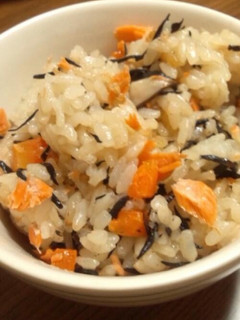 祖母の味*炊き込みご飯(鮭+ひじき)-レシピのメイン写真