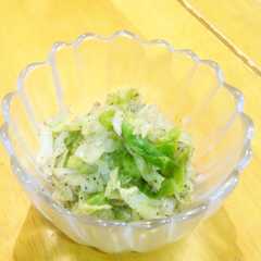 รูปของ チンして混ぜるだけ！キャベツのゆかり和え