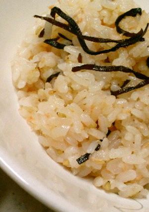 簡単！鮭フレ＆塩昆布混ぜご飯(おにぎり）-レシピのメイン写真