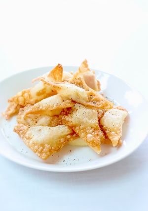 おつまみに【雲呑皮のチーズ巻き揚げ】-レシピのメイン写真