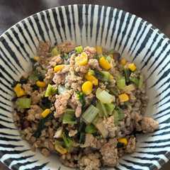 รูปของ 【作り置き】挽き肉小松菜キノコ丼