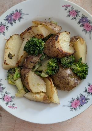簡単★ブロッコリーとポテトのにんにく炒め-レシピのメイン写真