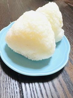 びっくり美味しい！コンビニ風塩おにぎり by claire0147