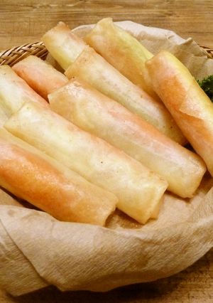 簡単☆かにかまとセロリのチーズ春巻き-レシピのメイン写真