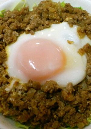 簡単ランチ♪炒めハンバーグのロコモコ丼-レシピのメイン写真