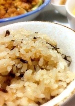 簡単！塩昆布と油揚げの炊き込みご飯-レシピのメイン写真