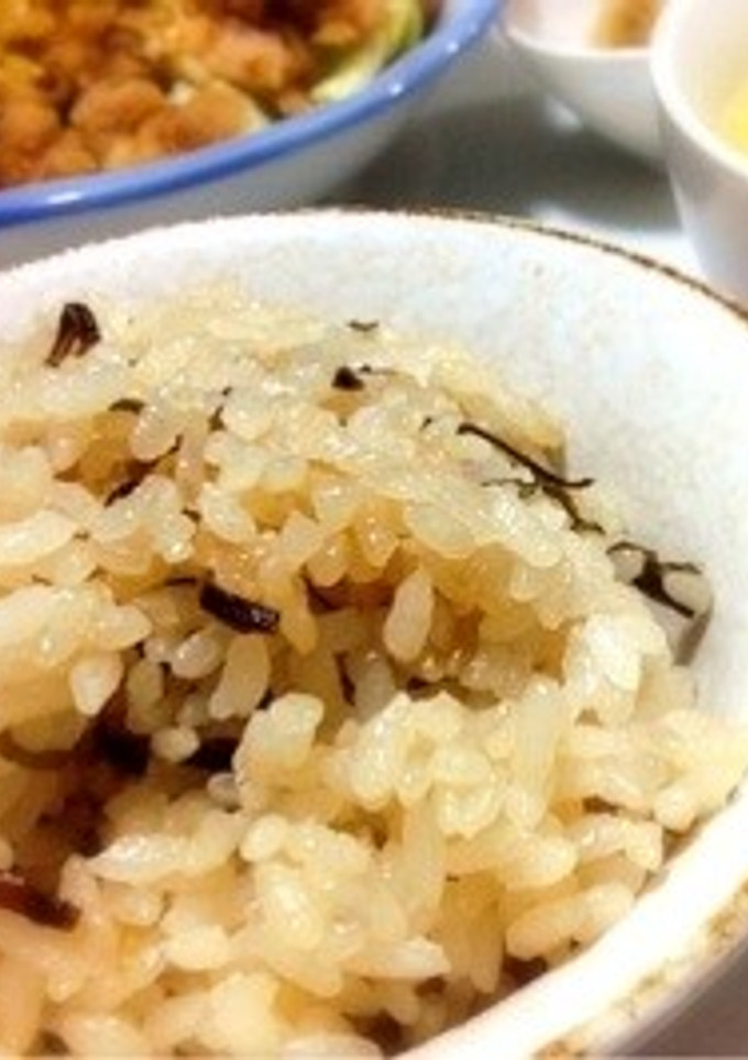 簡単！塩昆布と油揚げの炊き込みご飯-レシピのメイン写真