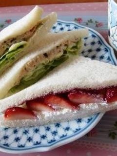 イチゴのフルーツサンドイッチ-レシピのメイン写真