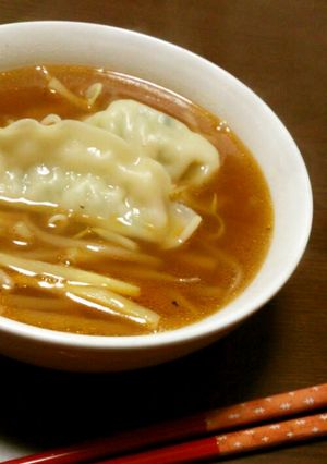冷凍餃子でお手軽！ｻﾝﾗｰﾀﾝ風ｽｰﾌﾟ-レシピのメイン写真