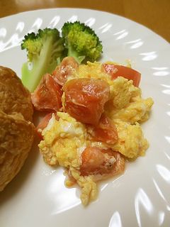 トマトとチーズのスクランブルエッグ-レシピのメイン写真