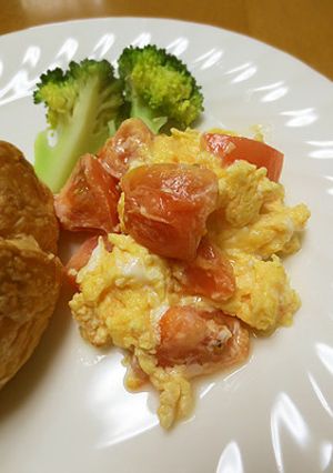 トマトとチーズのスクランブルエッグ-レシピのメイン写真