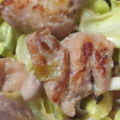 รูปของ 鶏肉とキャベツの塩麹炒め