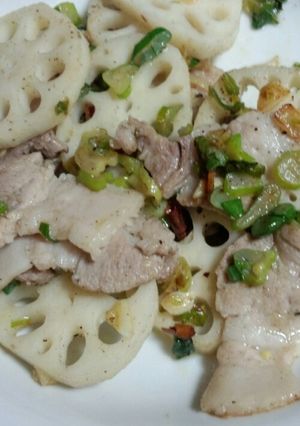 簡単！蓮根と豚バラのレモンペッパー炒め-レシピのメイン写真
