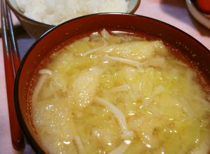 千切りキャベツとえのきと松山あげの味噌汁-レシピのメイン写真