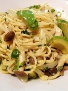 アボカドときのこのクリームパスタ-レシピのメイン写真