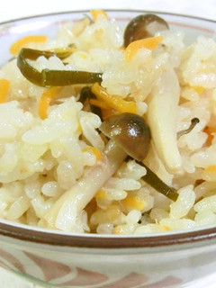 好評☆だしがら昆布で簡単炊き込みご飯♪-レシピのメイン写真