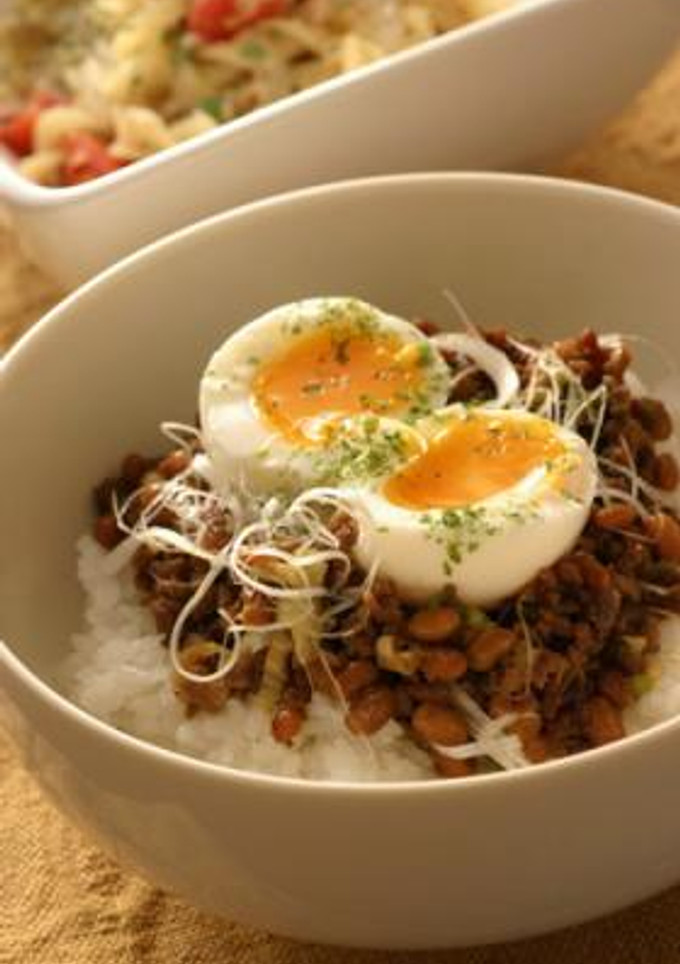 納豆そぼろご飯　半熟卵のせ-レシピのメイン写真