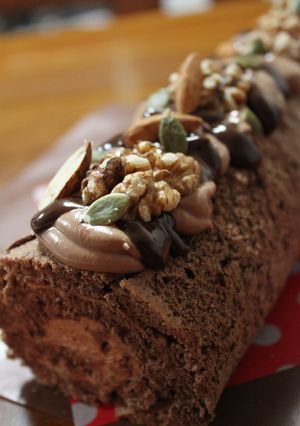 ナッツのチョコロールケーキ-レシピのメイン写真
