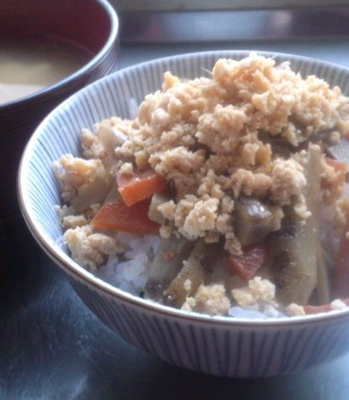 きんぴらそぼろ丼 by からぽん 【クックパッド】 簡単おいしい